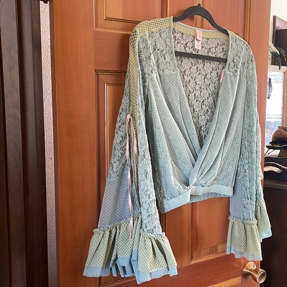 Hot as Hell gorgeous top sea foam green, lime & pink - Picture 4 of 8